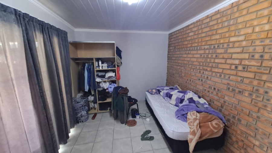 11 Bedroom Property for Sale in Brandwag Free State